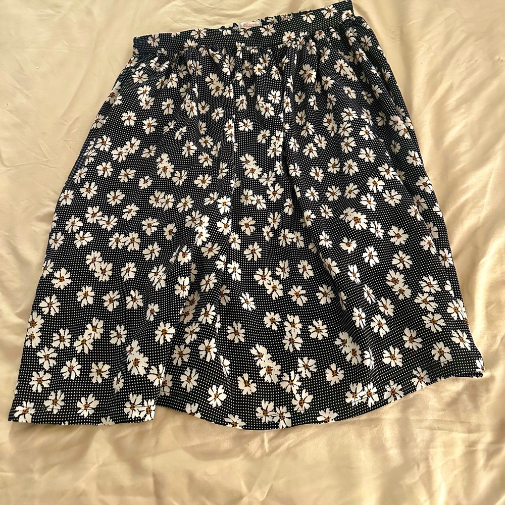 Black and white floral skirt with elastic waistband.
